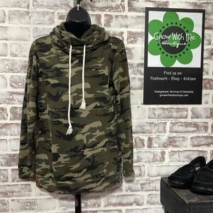 Ampersand cowlneck sweatshirt women’s small